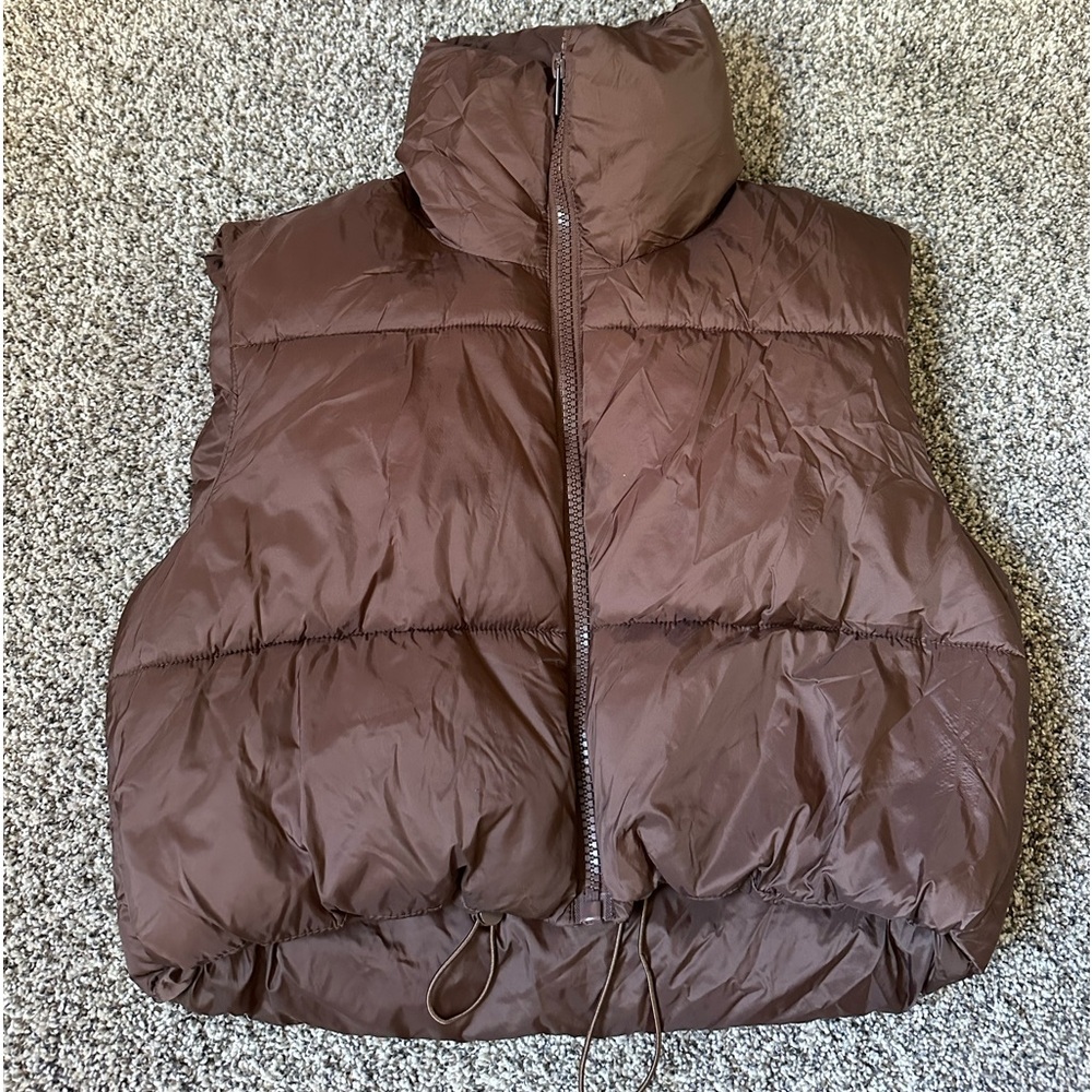 Brown puffer vest cropped . Size small
